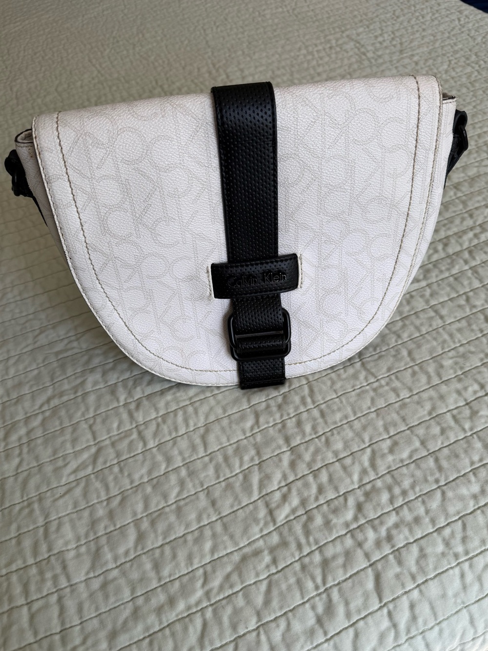 Calvin Klein White & Black Logo-Print Crossbody Saddle Bag